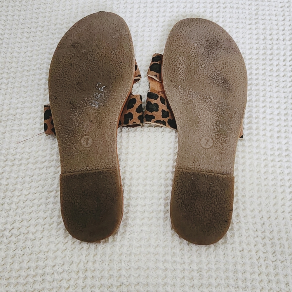 Universal Thread Sandals - Picture 2 of 3